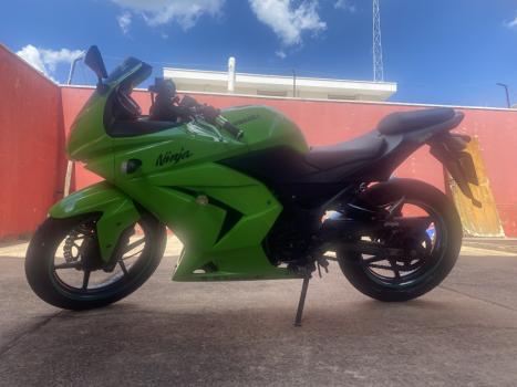 KAWASAKI Ninja 250 R, Foto 1