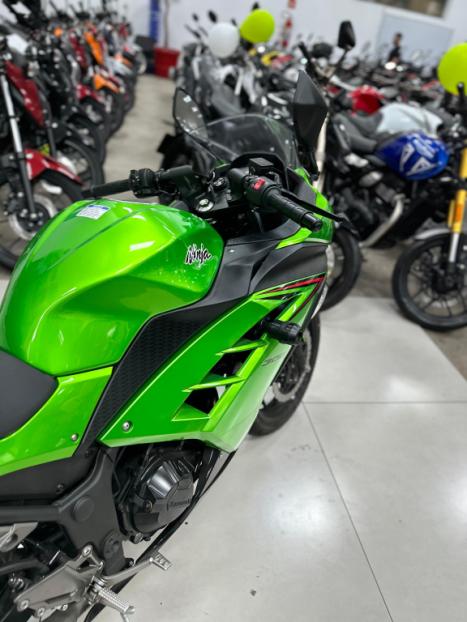 KAWASAKI Ninja 300 , Foto 4