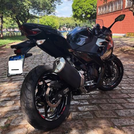 KAWASAKI Ninja 400 , Foto 3