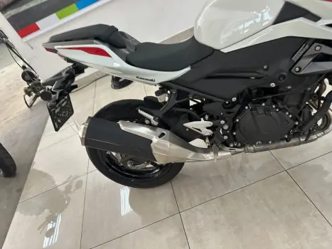 KAWASAKI Z 400 ABS, Foto 2