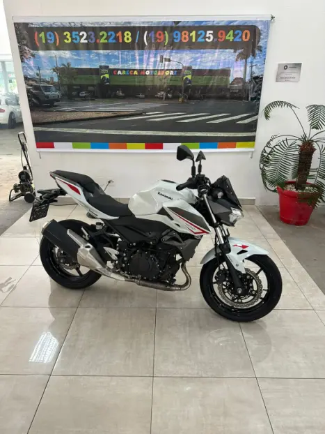 KAWASAKI Z 400 ABS, Foto 4