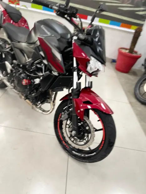 KAWASAKI Z 400 ABS, Foto 3