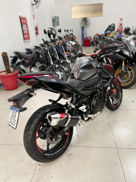 KAWASAKI Z 400 ABS, Foto 4