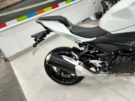KAWASAKI Z 400 ABS, Foto 4