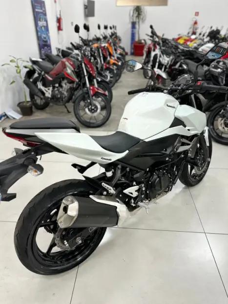 KAWASAKI Z 400 ABS, Foto 6