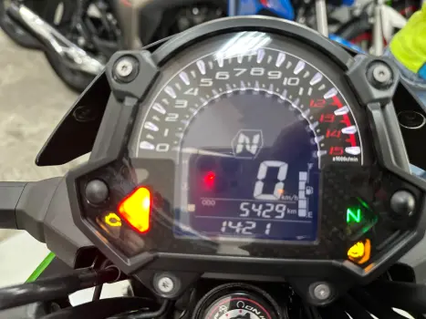KAWASAKI Z 400 ABS, Foto 3