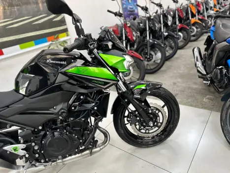 KAWASAKI Z 400 ABS, Foto 9