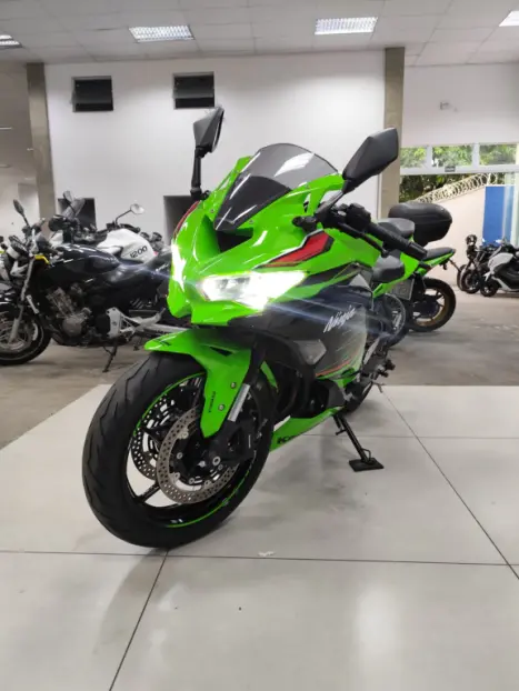 KAWASAKI ZX-4R , Foto 2