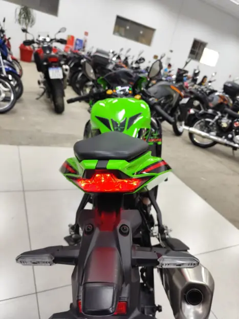 KAWASAKI ZX-4R , Foto 4