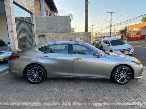 LEXUS ES 300 H 2.5 16V 4P HBRIDO AUTOMTICO CVT, Foto 3