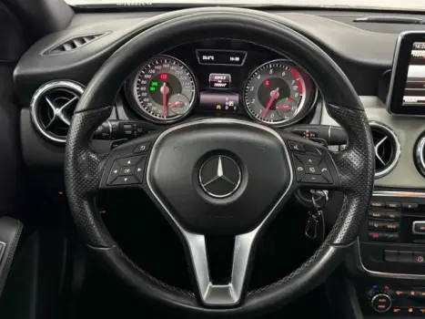MERCEDES-BENZ GLA 200 1.6 16V 4P FLEX CGI VISION TURBO AUTOMTICO, Foto 8
