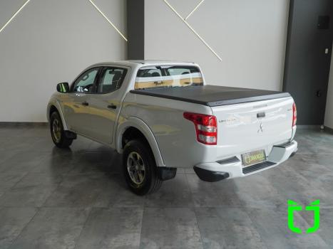 MITSUBISHI L 200 Triton 2.4 16V SPORT GLS CABINE DUPLA TURBO DIESEL AUTOMTICO, Foto 4