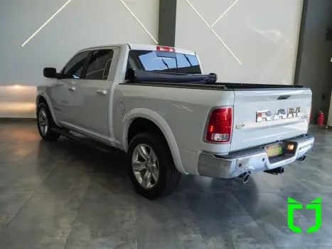 RAM Classic 5.7 V8 32V 4P HEMI LARAMIE AUTOMTICO, Foto 4