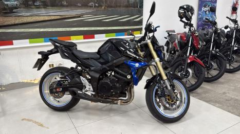 SUZUKI GSR 750 , Foto 1