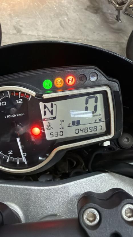 SUZUKI GSR 750 , Foto 5
