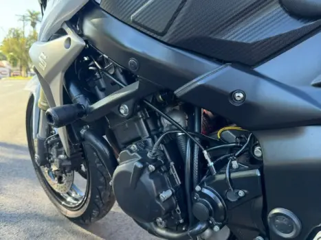 SUZUKI GSR 750 ZA, Foto 4