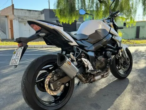 SUZUKI GSR 750 ZA, Foto 6