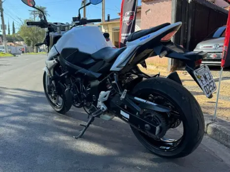 SUZUKI GSR 750 ZA, Foto 7