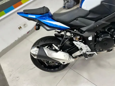 SUZUKI GSR 750 ZA, Foto 2
