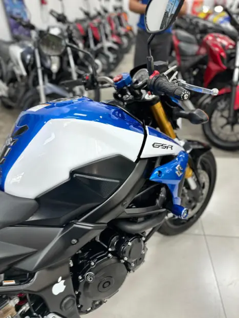 SUZUKI GSR 750 ZA, Foto 4