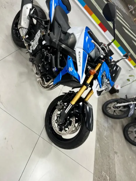 SUZUKI GSR 750 ZA, Foto 6