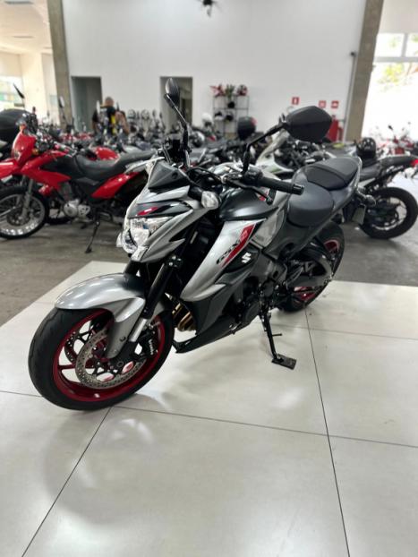 SUZUKI GSX-S 1000 A, Foto 3
