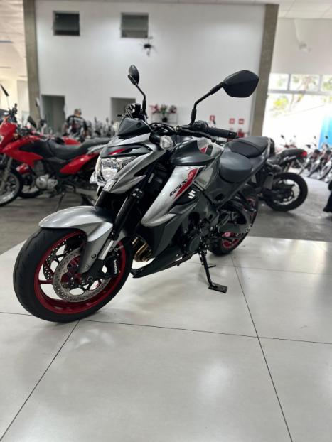 SUZUKI GSX-S 1000 A, Foto 4