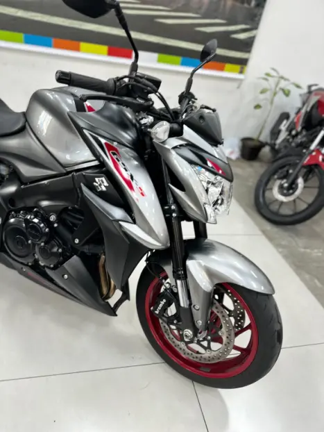 SUZUKI GSX-S 1000 A, Foto 15