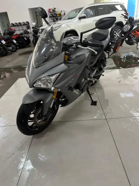 SUZUKI GSX-S 1000 F, Foto 3