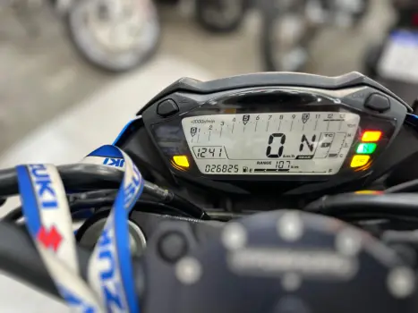 SUZUKI GSX-S 750 ABS, Foto 4