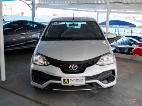 TOYOTA Etios Hatch 1.3 16V 4P FLEX X, Foto 2