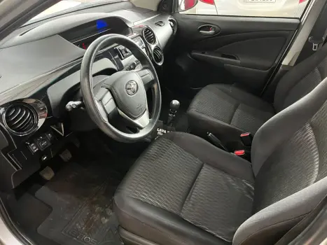 TOYOTA Etios Hatch 1.3 16V 4P FLEX X, Foto 2