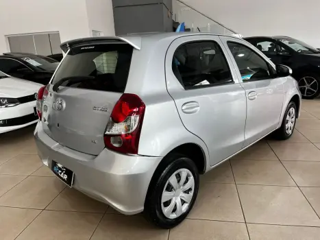 TOYOTA Etios Hatch 1.3 16V 4P FLEX X, Foto 9