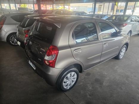 TOYOTA Etios Hatch 1.3 16V 4P FLEX X, Foto 6