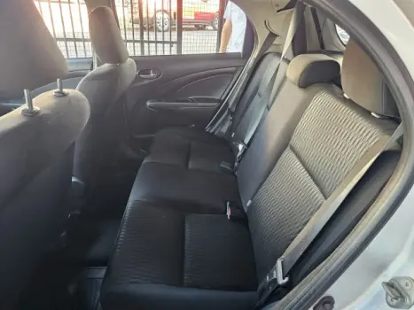 TOYOTA Etios Hatch 1.3 16V 4P FLEX X, Foto 6
