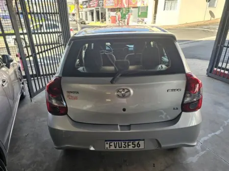 TOYOTA Etios Hatch 1.3 16V 4P FLEX X, Foto 9