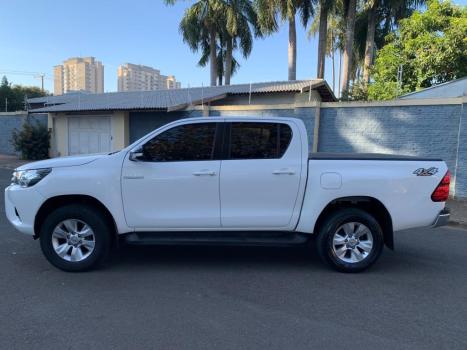 TOYOTA Hilux Caminhonete 2.8 16V 4P SR 4X4 DIESEL CABINE DUPLA AUTOMTICO, Foto 6