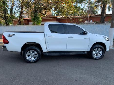 TOYOTA Hilux Caminhonete 2.8 16V 4P SR 4X4 DIESEL CABINE DUPLA AUTOMTICO, Foto 8