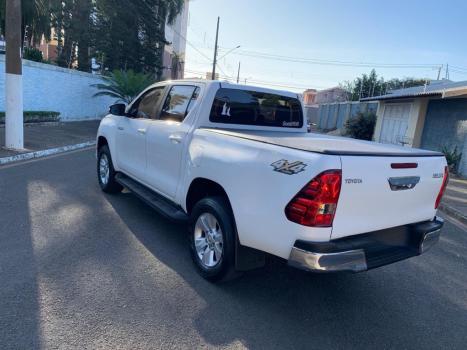 TOYOTA Hilux Caminhonete 2.8 16V 4P SR 4X4 DIESEL CABINE DUPLA AUTOMTICO, Foto 4