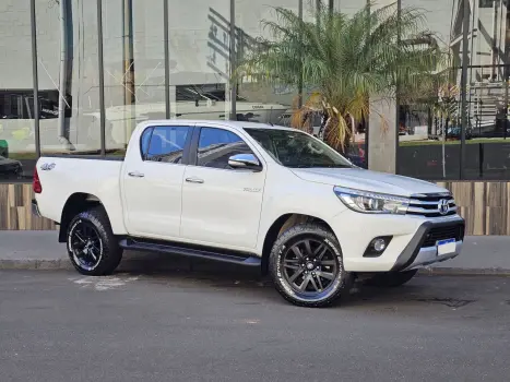 TOYOTA Hilux Caminhonete 2.8 16V SRX 4X4 TURBO DIESEL CABINE DUPLA AUTOMTICO, Foto 1