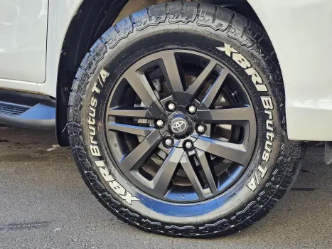 TOYOTA Hilux Caminhonete 2.8 16V SRX 4X4 TURBO DIESEL CABINE DUPLA AUTOMTICO, Foto 4
