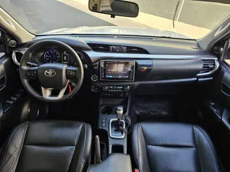 TOYOTA Hilux Caminhonete 2.8 16V SRX 4X4 TURBO DIESEL CABINE DUPLA AUTOMTICO, Foto 9