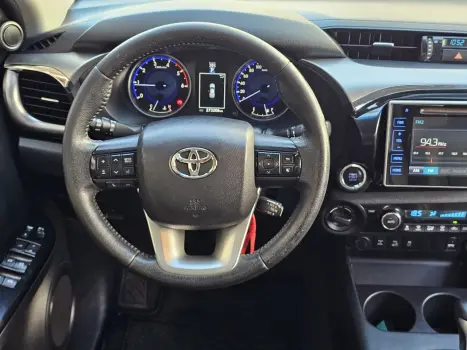 TOYOTA Hilux Caminhonete 2.8 16V SRX 4X4 TURBO DIESEL CABINE DUPLA AUTOMTICO, Foto 14