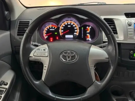 TOYOTA Hilux Caminhonete 2.7 16V 4P SRV FLEX 4X4  CABINE DUPLA AUTOMTICO, Foto 9