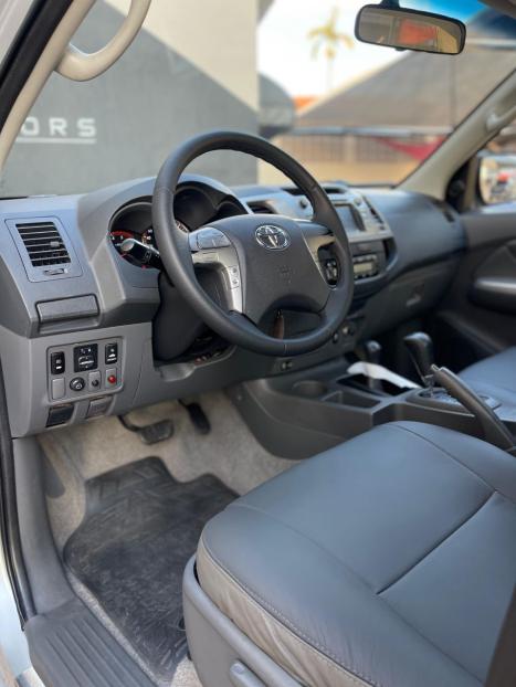 TOYOTA Hilux Caminhonete 3.0 4P 4X4 SRV TURBO DIESEL TOP CABINE DUPLA AUTOMTICO, Foto 12