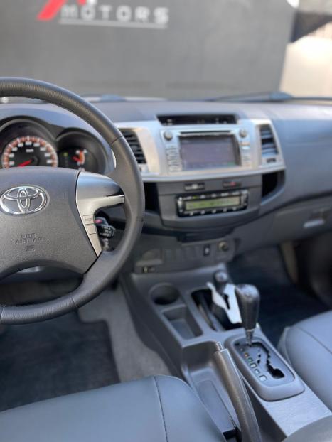 TOYOTA Hilux Caminhonete 3.0 4P 4X4 SRV TURBO DIESEL TOP CABINE DUPLA AUTOMTICO, Foto 15