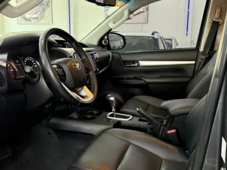 TOYOTA Hilux Caminhonete 2.8 16V SRX 4X4 DIESEL CABINE DUPLA AUTOMTICO, Foto 5