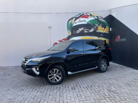 TOYOTA Hilux SW4 2.8 16V 4P SRX 4X4 7 LUGARES TURBO DIESEL AUTOMTICO, Foto 2