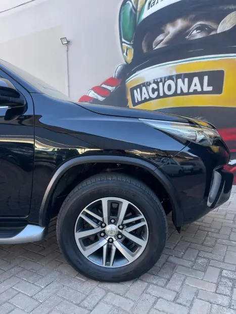 TOYOTA Hilux SW4 2.8 16V 4P SRX 4X4 7 LUGARES TURBO DIESEL AUTOMTICO, Foto 8