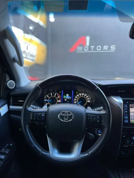 TOYOTA Hilux SW4 2.8 16V 4P SRX 4X4 7 LUGARES TURBO DIESEL AUTOMTICO, Foto 14